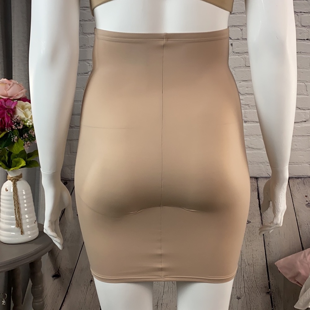 Nude Shapewear/Skirt Size: 2XL - Picture 4 of 17